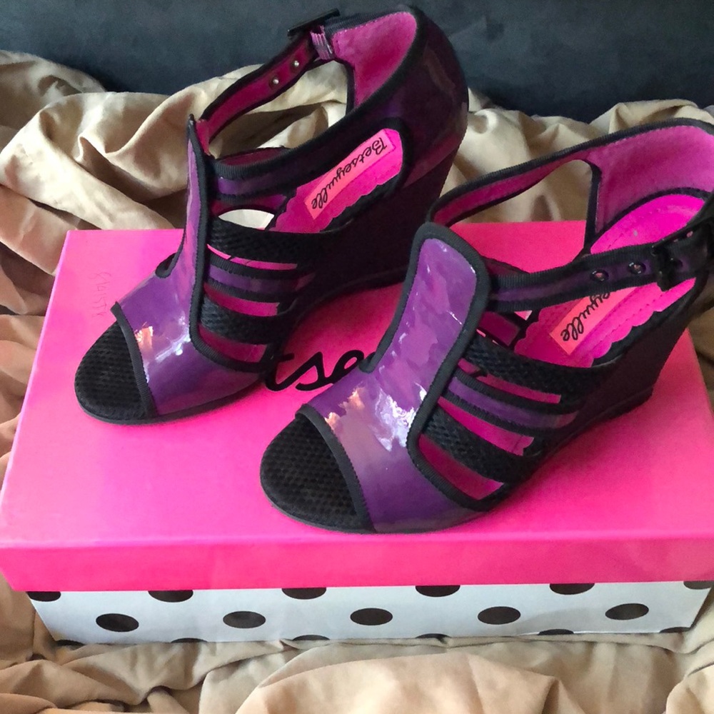 Betsyville size 5.5 Wedges